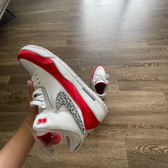 Brand Jordan 3 Retro Tinker White University Red - Picture 3 of 8